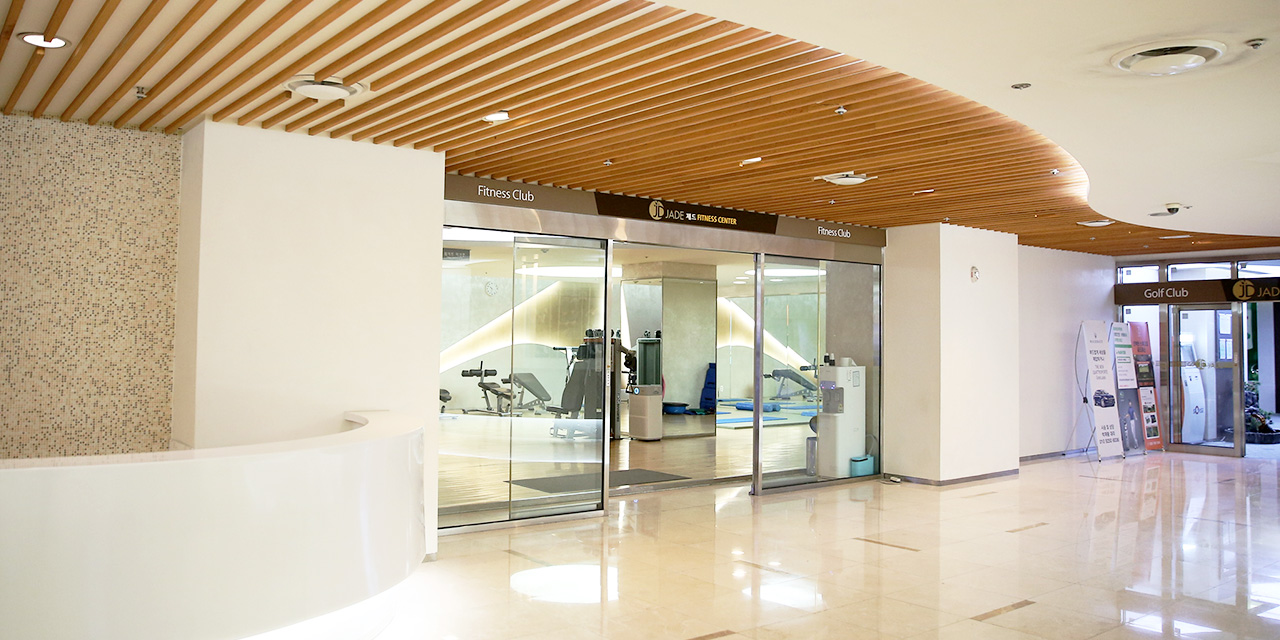 휘트니스센터 앞